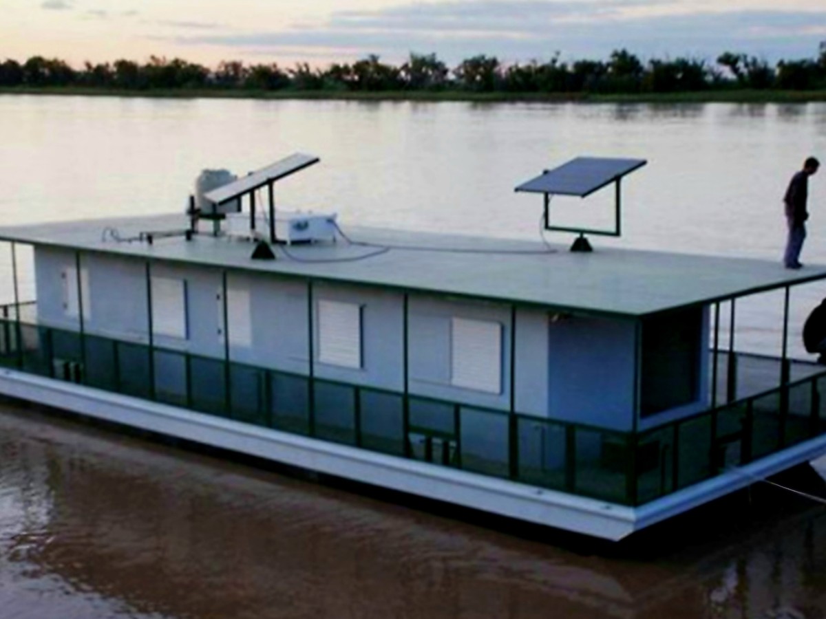 La escuela flotante 70 en las islas gualeyas