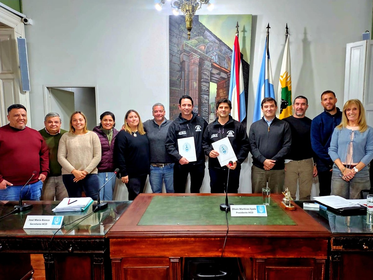 El Concejo homenajeó a los rescatistas del K9 de Bomberos