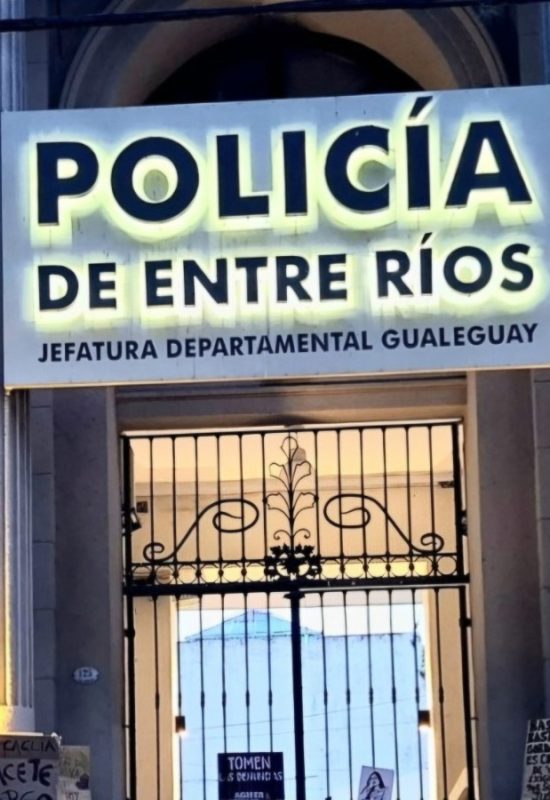 La policía de la Primera debió aclarar su situación